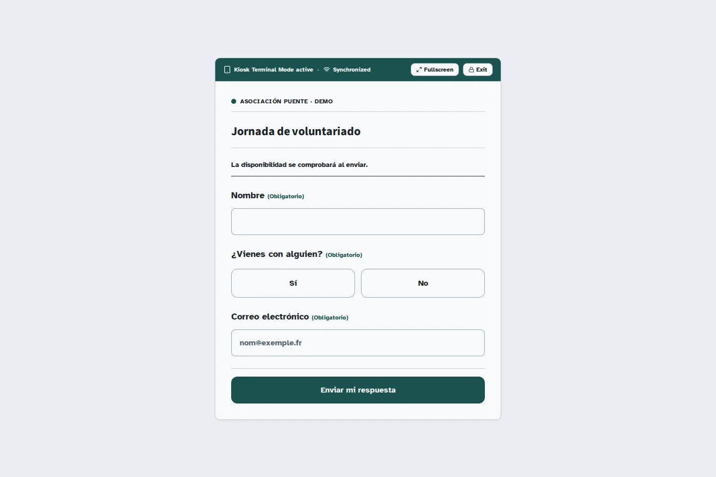 Formulario de inscripción de demostración en modo quiosco en el navegador, con campos de nombre, Sí/No y correo electrónico, y un estado sincronizado.