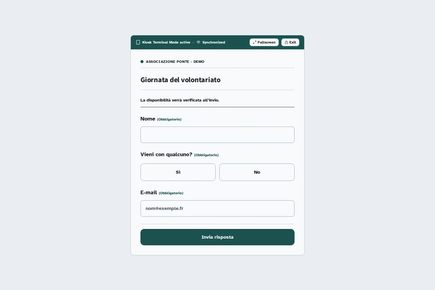 Un modulo d'iscrizione dimostrativo in modalità chiosco nel browser, con i campi Nome, Sì/No ed Email e lo stato sincronizzato.