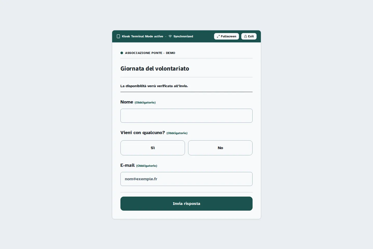 Un modulo d'iscrizione dimostrativo in modalità chiosco nel browser, con i campi Nome, Sì/No ed Email e lo stato sincronizzato.